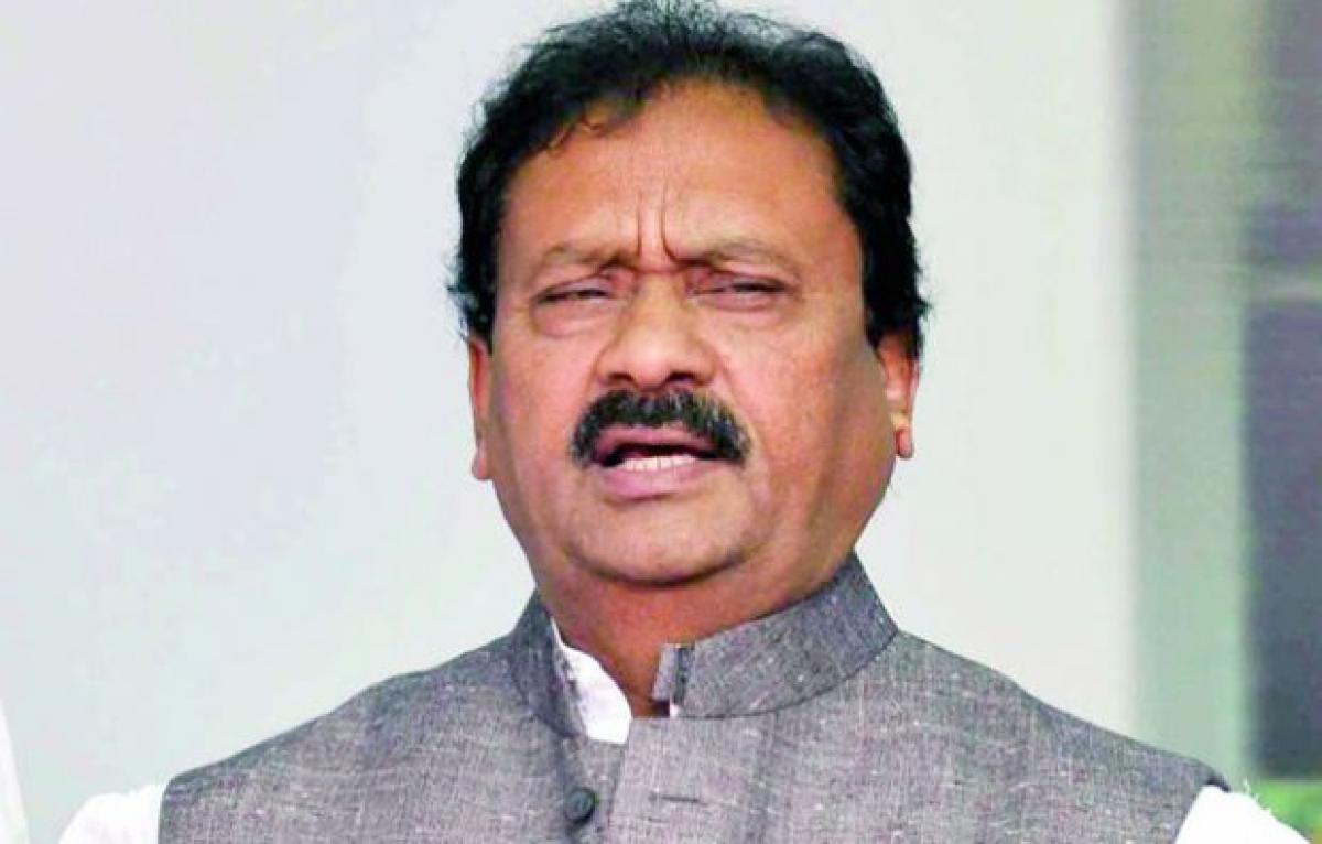 Shabbir Ali questions TRS Govt over Gulf Victims new policy